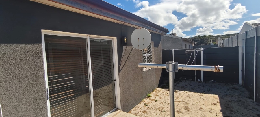 5 Bedroom Property for Sale in Strandfontein Village Western Cape